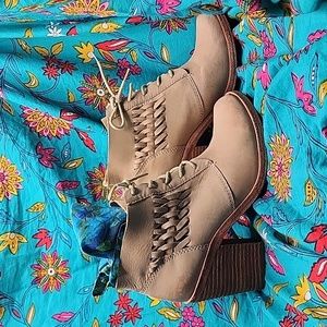 Modern vintage lace-up boots, tan, 7.5